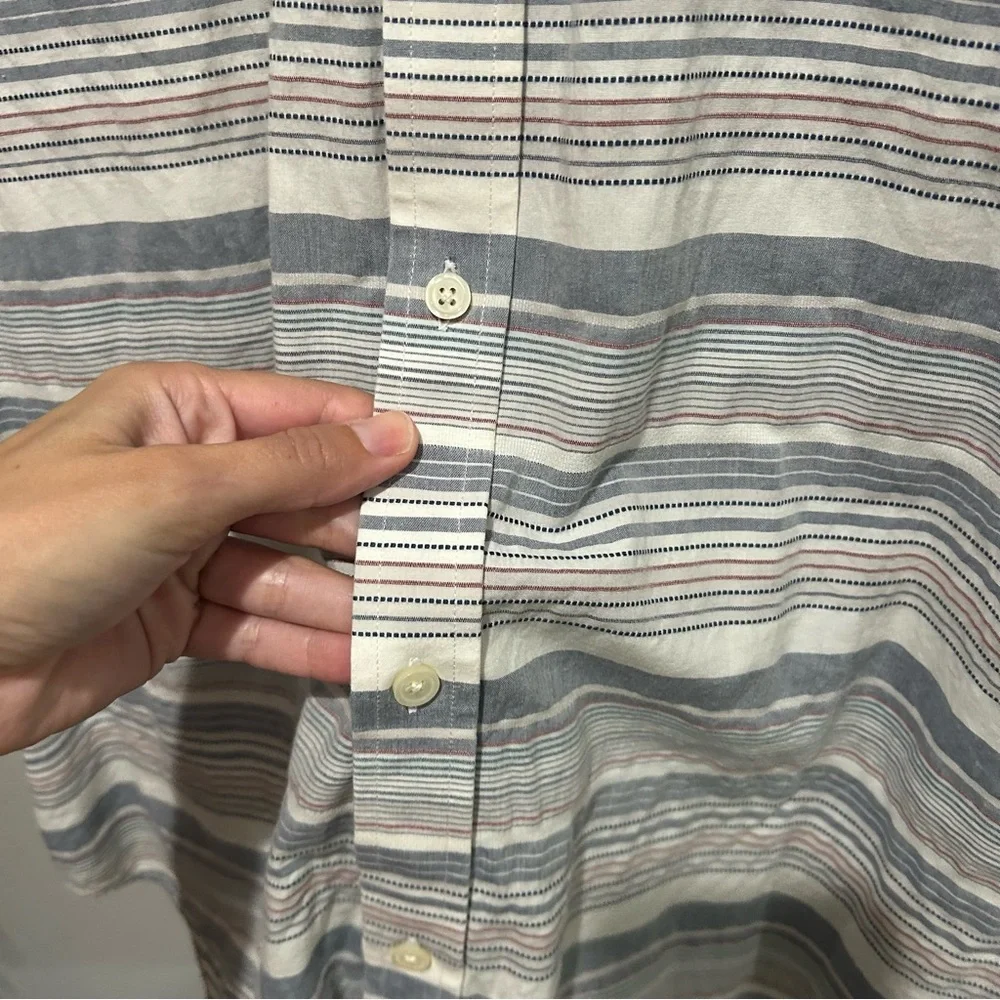 Banana Republic thin stripe soft wash button down men’s shirt
